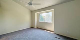 2 Bedroom, 2.5 Bath Townhouse Gallery 8