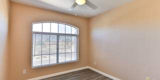 4 Bedroom/Den Gallery 24