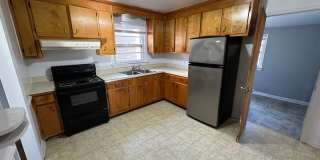 3 bedroom house in Fulton Hill! Laundry, Central HVAC All electric, big fenced yard, hardwoods Gallery 14