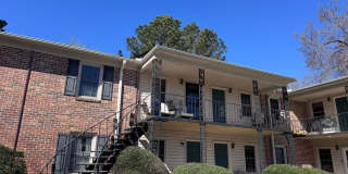 2 bedroom, 1 bath apartment in small complex on Hill Street! Walking distance to Normal Town, Downtown & UGA! Available now! Gallery 3