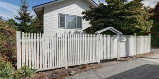 2 Bedroom Garden Apartment in Downtown Edmonds Duplex! Gallery 1