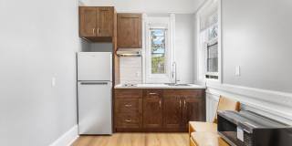 2061 Central Ave #2 - 1 bedroom | 1 bath Gallery 4