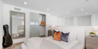 The Q Variel Gallery 33
