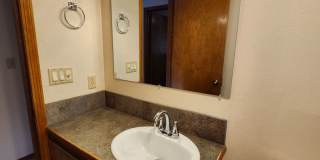 3 Bed/2 Bath Single Level Home near Parks and Schools - Daggett Lane Gallery 15