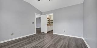 BEAUTIFULLY RENOVATED TWO BEDROOM IN CHAPIN Gallery 19