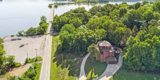 Modern Beaver Lake retreat Gallery 1