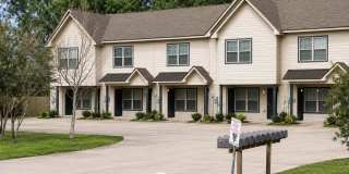 GORGEOUS 2BR/2.5BA Townhome located off of Kaliste Saloom Rd near Ambassador GORGEOUS 2BR/2.5BA Townhome located off of Kaliste Saloom Rd near Ambassador Gallery 1