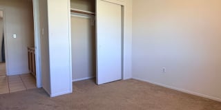 3+2 w/garage and large fenced backyard Gallery 7