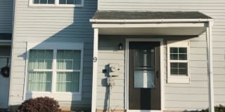 Move-In Ready 3BR 2.5bathroomTownhome – Yard  *OPEN HOUSE July 5, 26 1PM-2PM * Gallery 1
