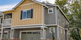 Newer 4 bdrm plus Flex Room Home In Town- 1 Months rent concession! Gallery 1