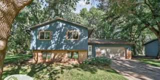 4 Bedroom Home in Maple Grove Gallery 1