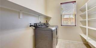 Gated community - 4 bedrooms - 3 baths Gallery 12