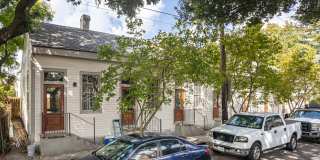 Uptown Renovated 1/1.5 apartment with Private Backyard Gallery 13