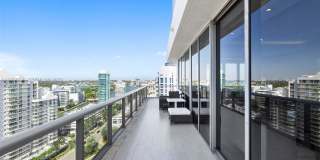 5875 Collins Avenue Gallery 32