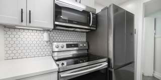 Dual-Entry Designer 2BR | In-Unit W/D | Pet Friendly & Parkside! Available now! Gallery 8