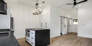 1110 W 22 1/2 St Gallery 18