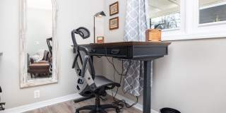 Fully Furnished Cottage by Yale Gallery 23
