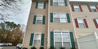 End-Unit 3BR Townhome Minutes to NCSU, Downtown Crossroads End-Unit 3BR Townhome Minutes to NCSU, Downtown Crossroads Gallery 1