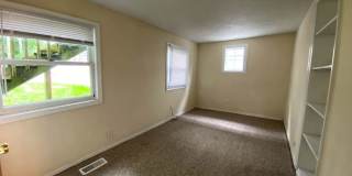 ***AVAILABLE AUGUST 2026*** 5 Bed 2 Bath House Downtown Gallery 14