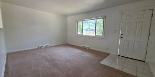 *AVAILABLE NOW* 3 Bedroom in Martin Acres, Huge Yard Gallery 5