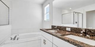 Newer fully fenced backyard 4 Bds/2.5 Bths Home with great floor plan and Resort community Gallery 13