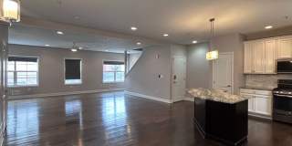 Modern 3-Level North Side Townhome with Garage Gallery 10
