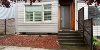 Beautiful 3bd 2.5ba Modern Townhome Gallery 1