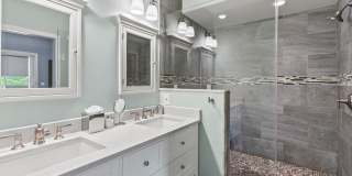 Spacious Kent Home | 6 Bed | 4 Bath | 4,000 Sf | Front Porch + Backyard | Detached 4-Car Garage Gallery 31