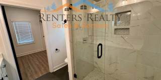 3 Bedroom House with Privacy Fence Gallery 19