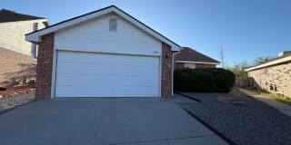 3 Bedroom Single Story Home Available Near Unser Blvd NW & Ladera Dr NW! Gallery 1