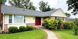 Beautiful 5 bedroom/2.5 bath with large yard Gallery 5