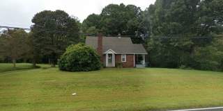 2 Bedroom • 1 Bath Home – Mount Airy, NC Gallery 1