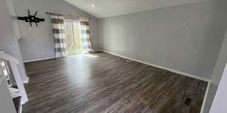 Beautifully remodeled 3 bedroom, 2.5 bath, 2 car garage Gallery 12