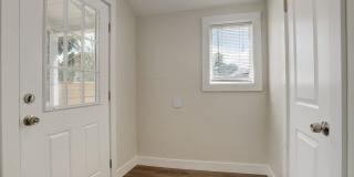1357 1/2 Chase St Gallery 4