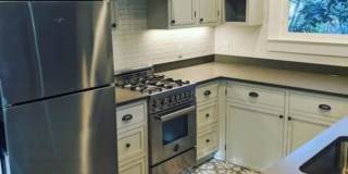 Beautiful 2 BR/1 BA Furnished Apartment Available in Downtown Charleston! Gallery 14