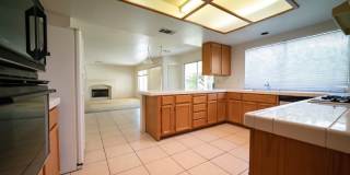 Big Pool Home/Huge Lot/3 car garage/Pets Welcome Gallery 9