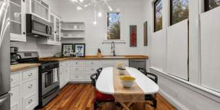 HISTORIC CHARM IN KING WILLIAM Gallery 7
