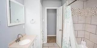 4211 49th Street Gallery 8