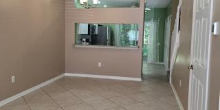 Immaculate 2-Bedroom, 2.5-Bath Townhome in Gated Hunter’s Key – Prime New Tampa Location Gallery 1