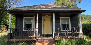 Cute and clean 2 Bedroom 1 Bathroom home in the heart of Roseburg. Gallery 1