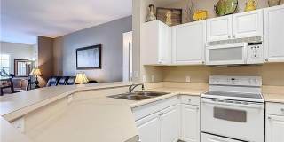 3 bedroom 2 bathroom Condo in the Gardens at Beachwalk Gallery 8