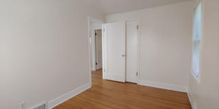 Charming 2-Bedroom Home in West Seattle-Off Street Parking- Large Outdoor Space Gallery 8