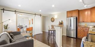 Incredible 2 bedroom 1 bath Condo in West Washington Park Neighborhood Gallery 3