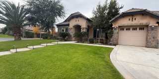 Stunning 4 bedroom + office in Seven Oaks! Gallery 1