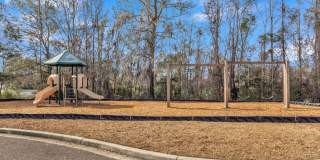Large fenced yard corner lot - 4 Bedroom home in Moss Grove Plantation Gallery 30