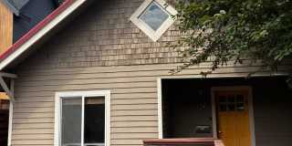 Ideal Duplex on NW Broadway with Parking Gallery 2