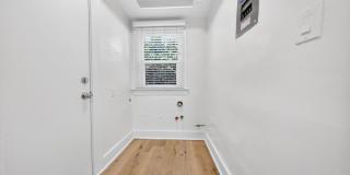 5225 De Longpre Ave. Gallery 21