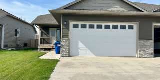 Gorgeous 4 Bedroom 2.5 Bathroom with Fenced Yard! Gallery 1