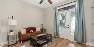 Stylish 3-bedroom townhome in Vermillion in Hustersville Gallery 6