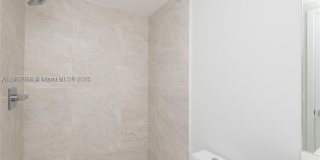 488 NE 18th St Gallery 31